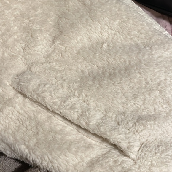 Ivivva Reversible Vest - Picture 6 of 10